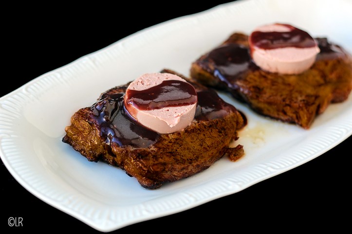 Twee biefstukjes met leverpastei en portsaus