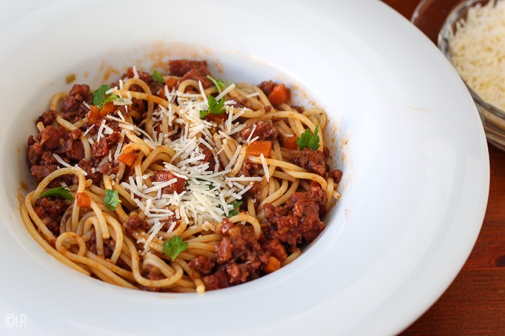 Een min of meer originele Spaghetti Bolognese, met een lekker langzaam gestoofde vleessaus.