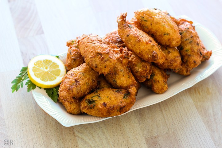 De fameuze Portugese snack van gezouten kabeljauw. Schaal met de fameuze Portugese snack van gezouten kabeljauw.