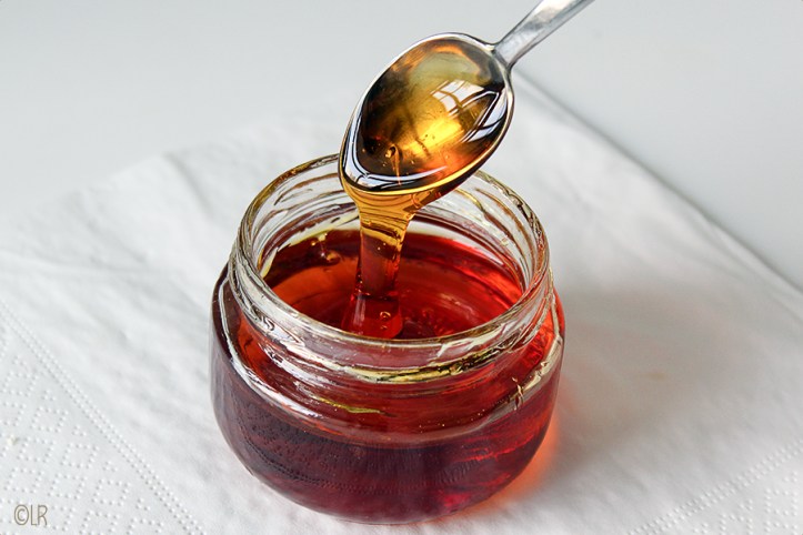 Glasheldere karamelsaus om te gebruiken als topping over taart, ijs en pudding.