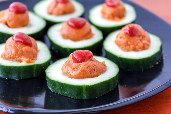 Veganistisch, koolhydraatarm hapje met heel pittige pindakaas en een tipje hot-ketchup. Veganistisch, koolhydraatarm hapje met heel pittige pindakaas en een tipje hot-ketchup.